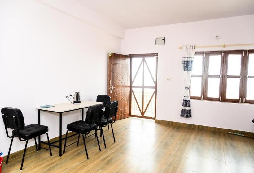 پانسیون Pari Ghar