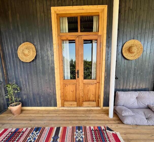 پانسیون Shromantic Garden