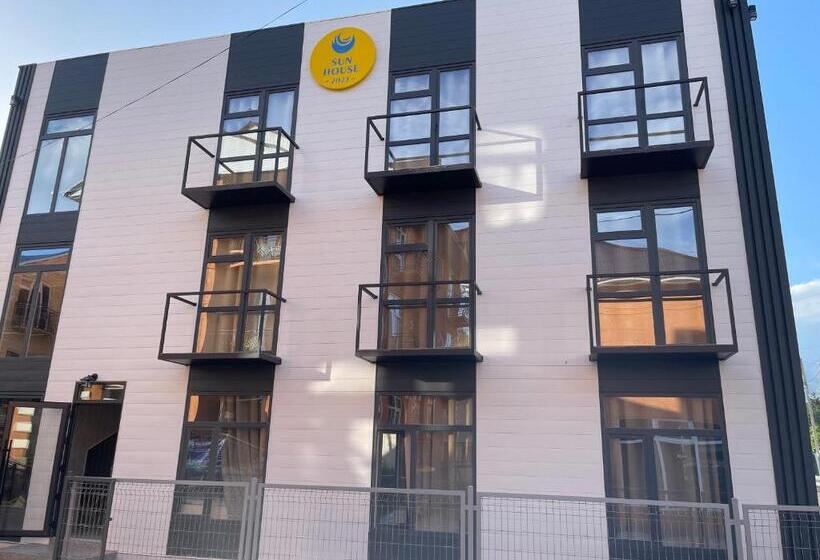 پانسیون Sun House 2023