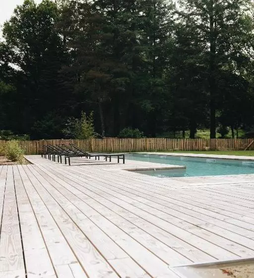 リゾートホテル Bandiat Le Domaine