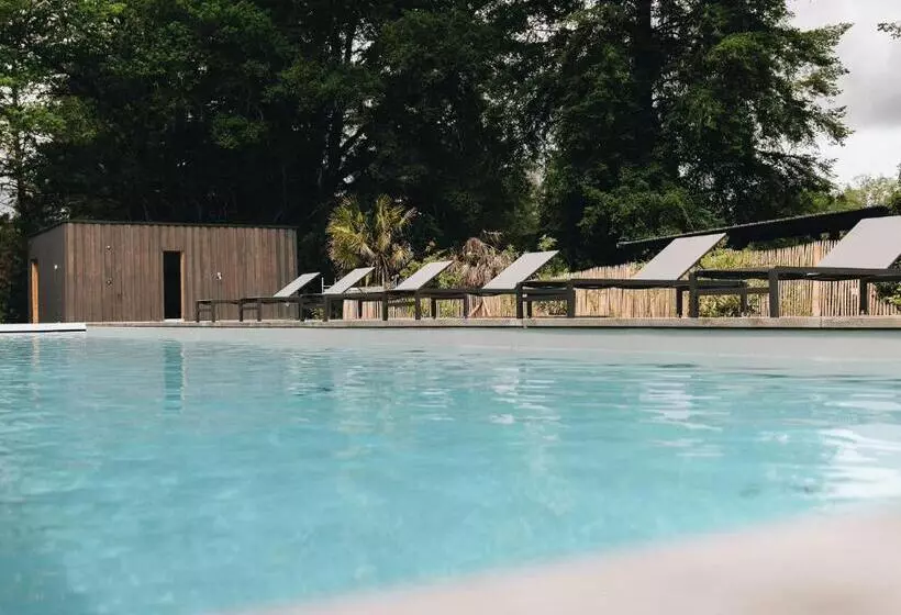 リゾートホテル Bandiat Le Domaine