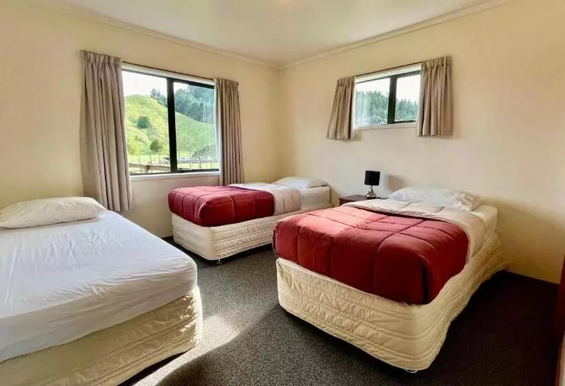 Lomakeskus White Star Station Farm Holiday Park