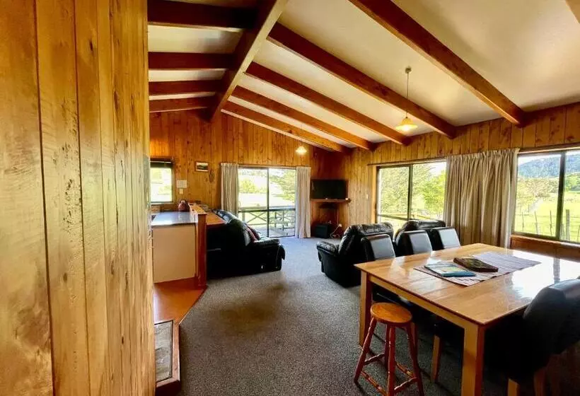 Lomakeskus White Star Station Farm Holiday Park