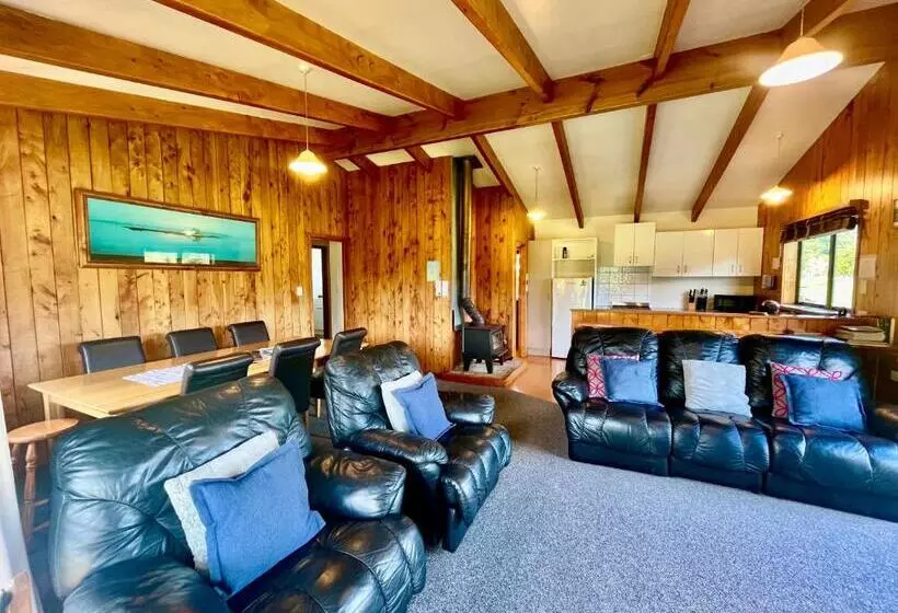 Lomakeskus White Star Station Farm Holiday Park