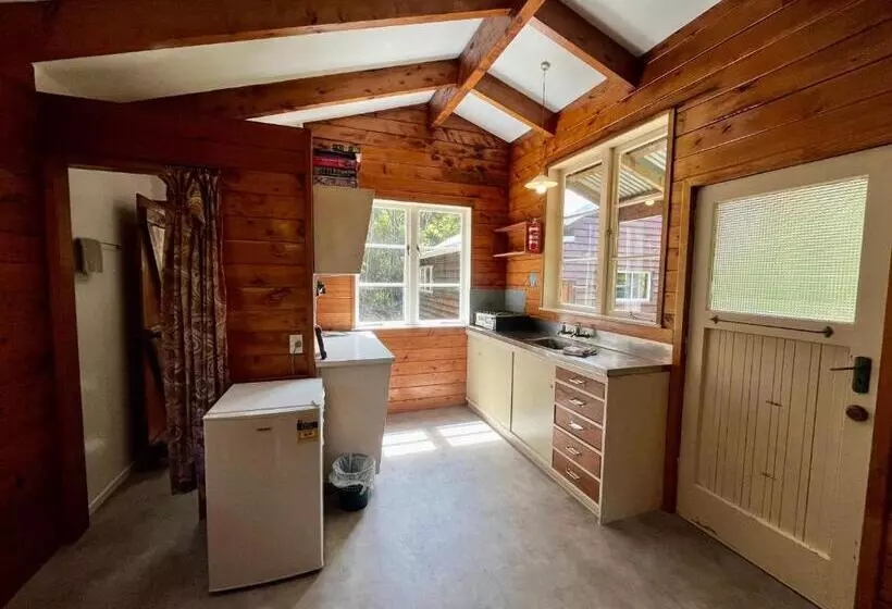 Lomakeskus White Star Station Farm Holiday Park