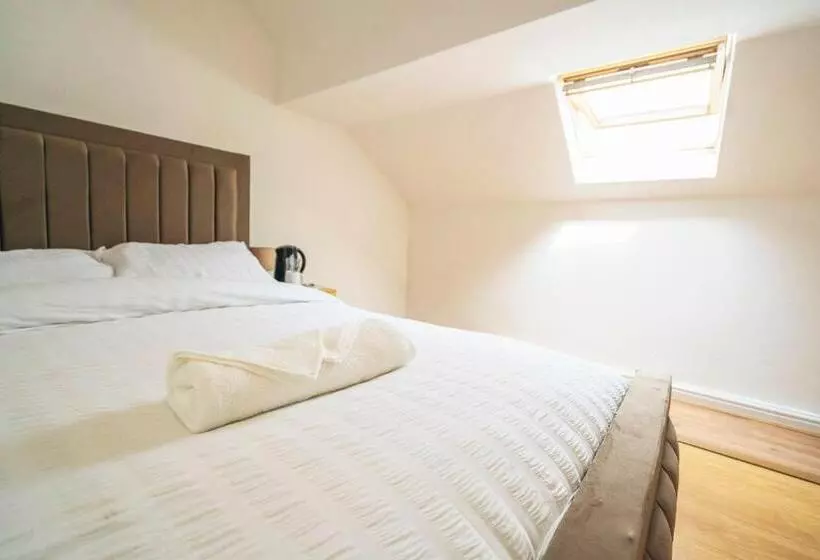 Retkeilymaja Majestic Inn