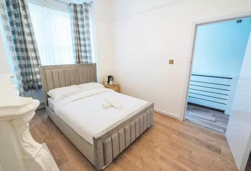 Retkeilymaja Majestic Inn