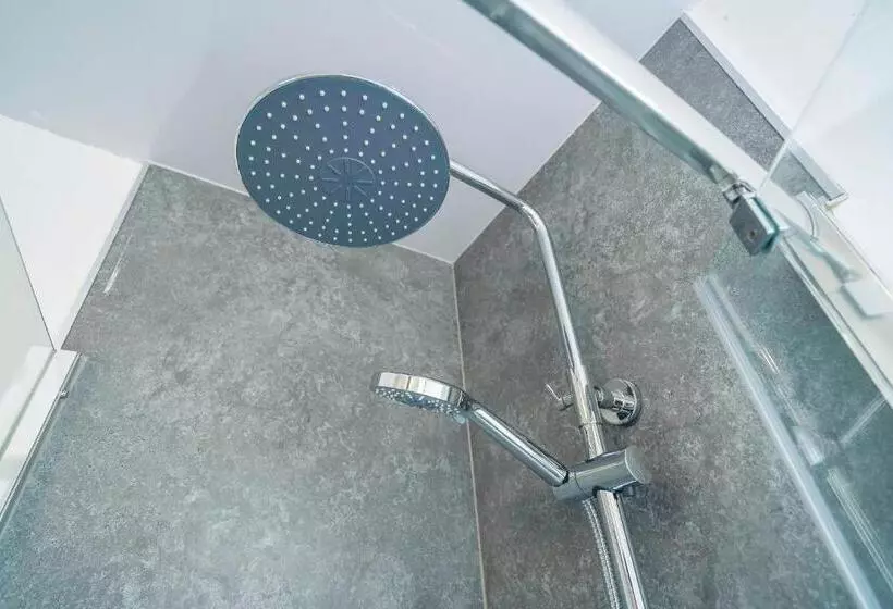 Retkeilymaja Majestic Inn