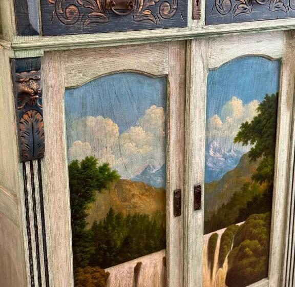 تختخواب و صبحانه Art House Rooms