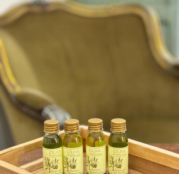 تختخواب و صبحانه Art House Rooms