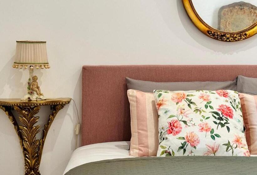 تختخواب و صبحانه Art House Rooms