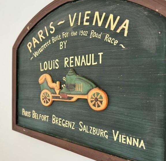 تختخواب و صبحانه Art House Rooms