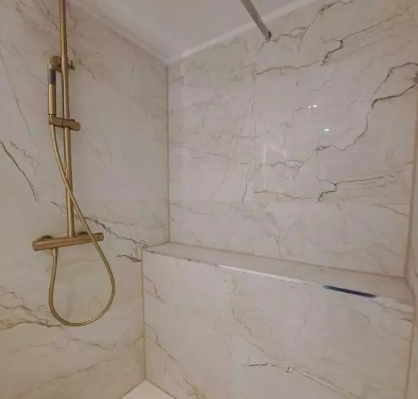 Aamiaismajoitus (B&B) Chambre De L Olivier