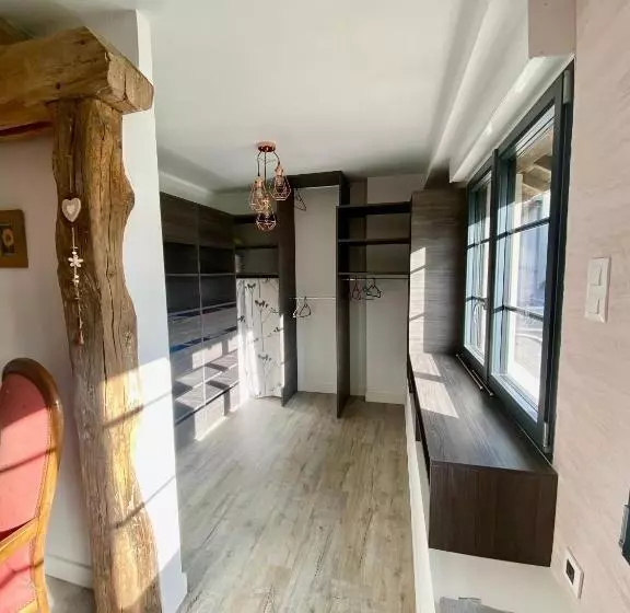 Aamiaismajoitus (B&B) Charmante Suite Avec Jacuzzi Dans Maison Atypique