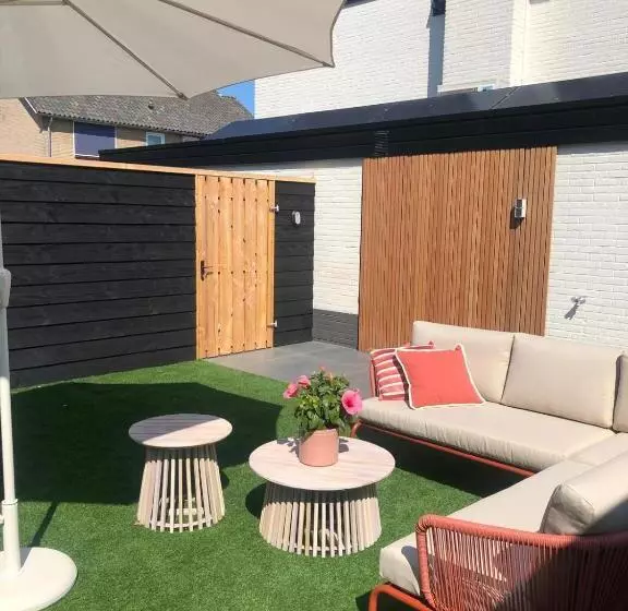 ベッドアンドブレックファースト The Little White House