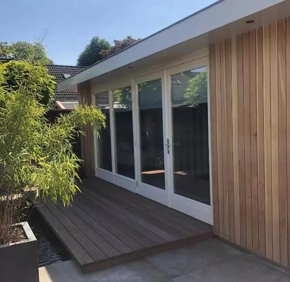 ベッドアンドブレックファースト The Little White House