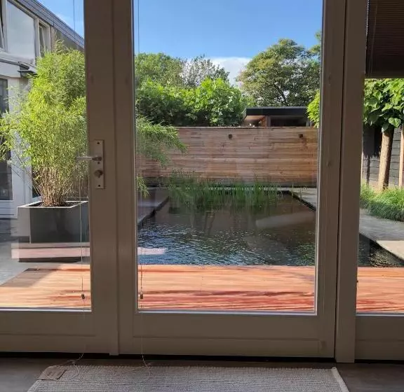 ベッドアンドブレックファースト The Little White House