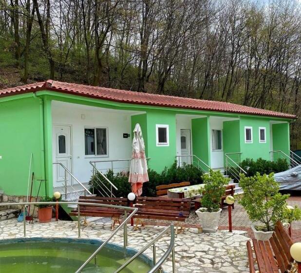 هتل Kurativ Vathi Idrizi