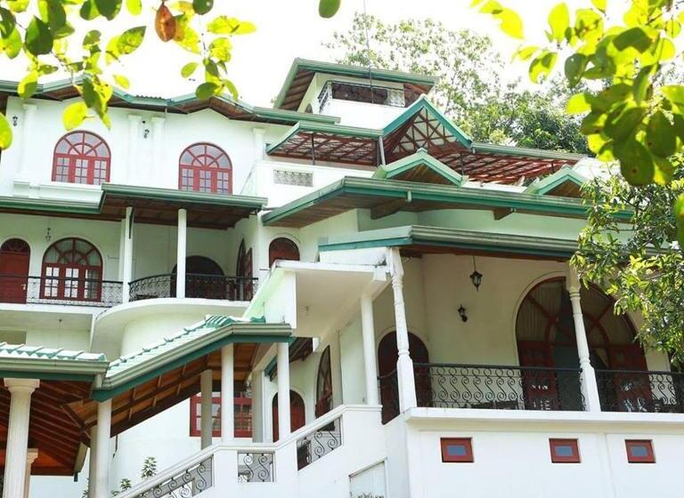 Hotel Lakma Holidays