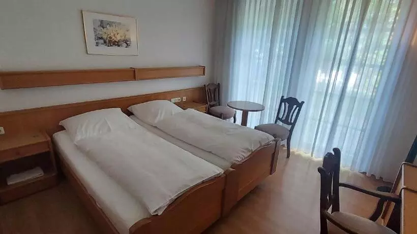 Hotelli Zur Kroner Heide