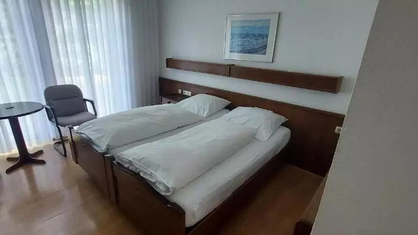 Hotelli Zur Kroner Heide