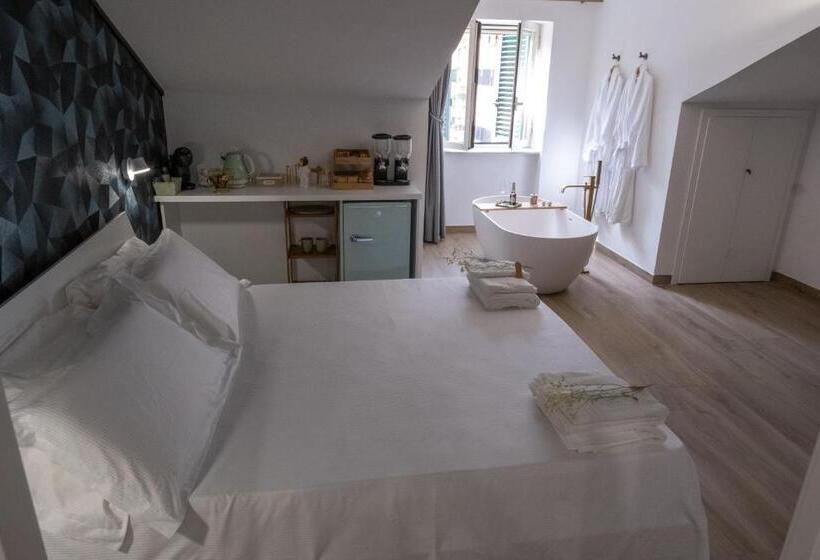 پانسیون Coraline Deluxe Rooms