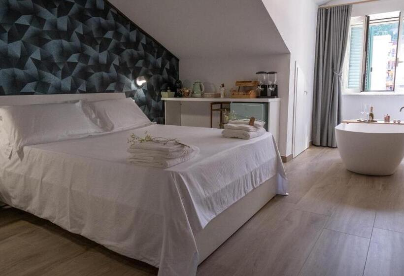 پانسیون Coraline Deluxe Rooms