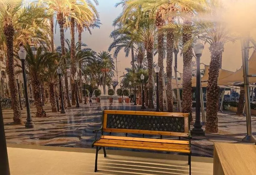 پانسیون Hostal Rambla 24 By Holihome