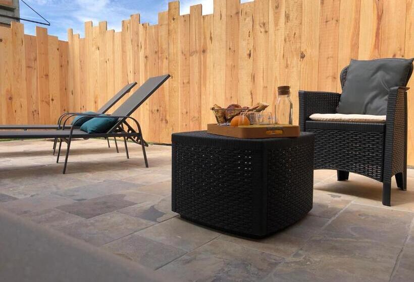 پانسیون L Alcôve D Aliénor