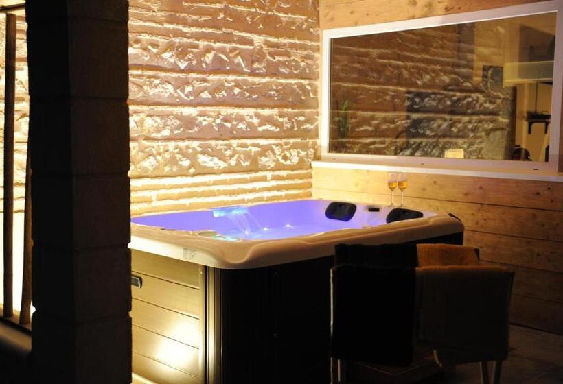 پانسیون L Alcôve D Aliénor