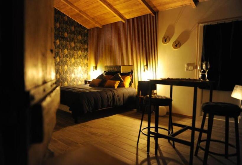 پانسیون L Alcôve D Aliénor