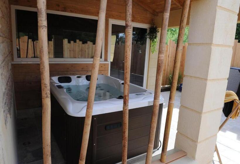 پانسیون L Alcôve D Aliénor