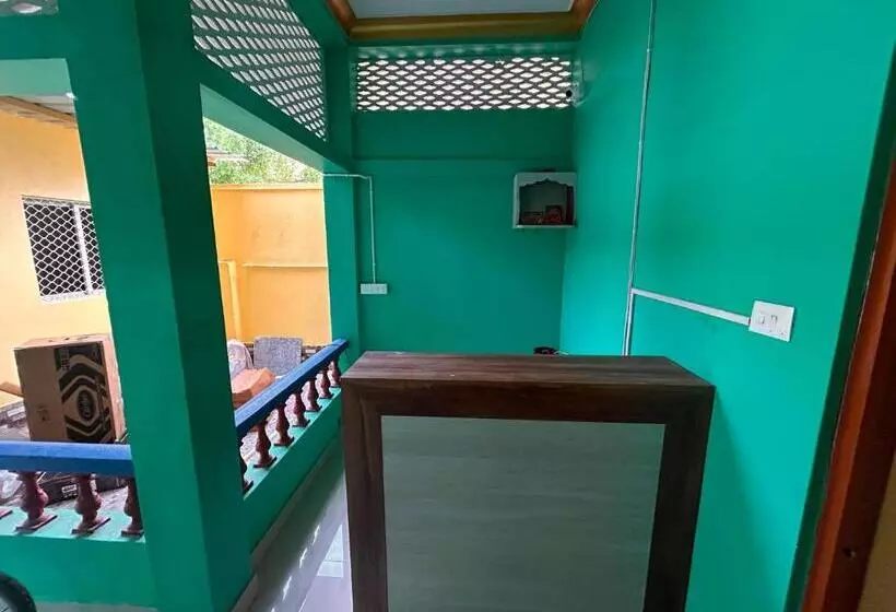 ペンション Oyo Home Omm Guest House Homestay