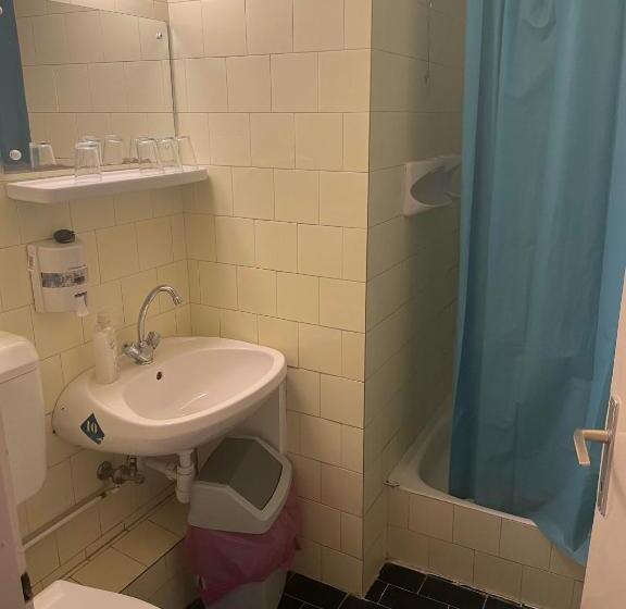 膳宿费 Tifani Szálló