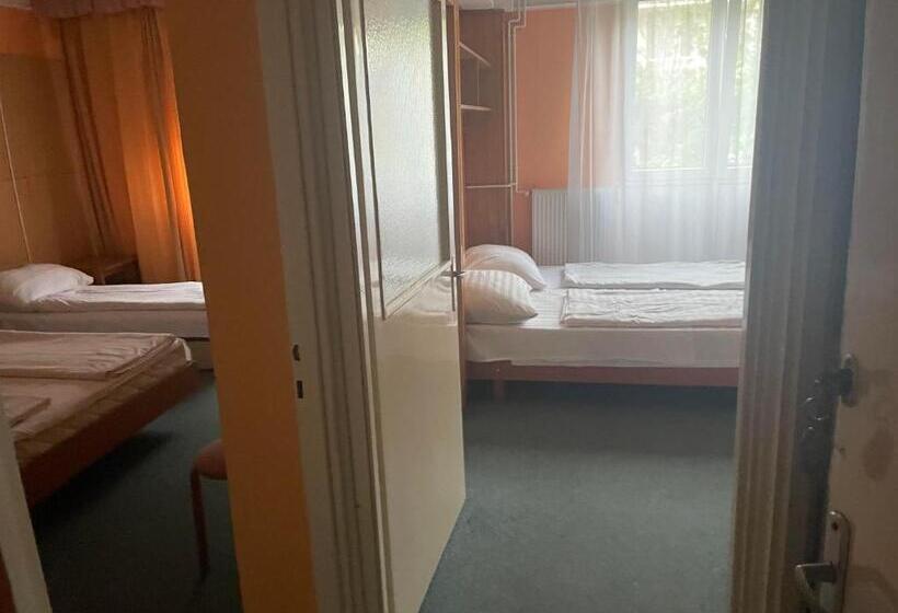 膳宿费 Tifani Szálló