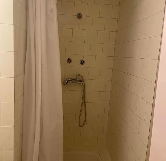 膳宿费 Tifani Szálló