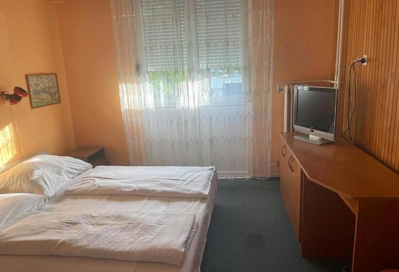 膳宿费 Tifani Szálló