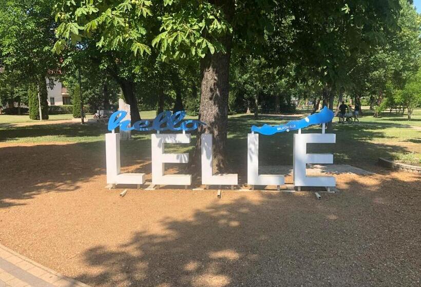 膳宿费 Tifani Szálló