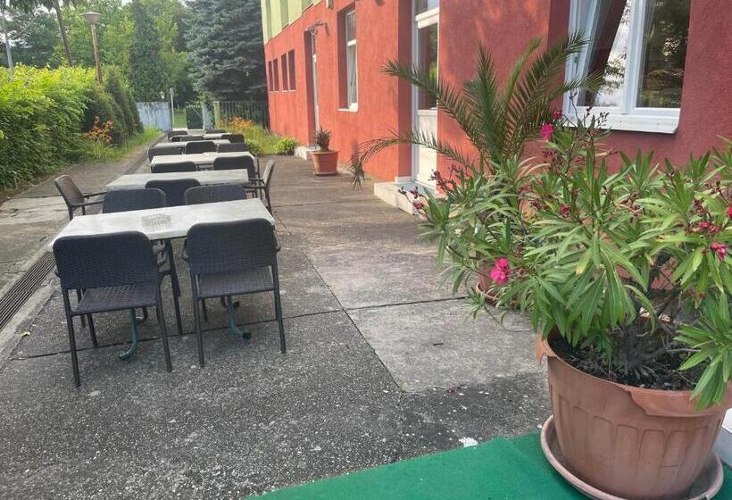 膳宿费 Tifani Szálló