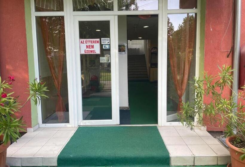 膳宿费 Tifani Szálló