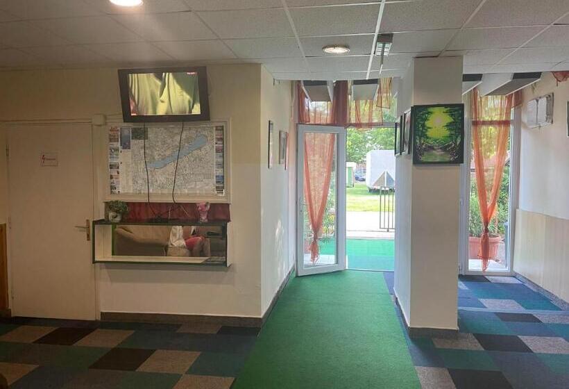 膳宿费 Tifani Szálló