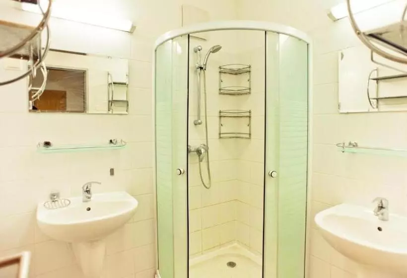 Springfield Private Hostel
