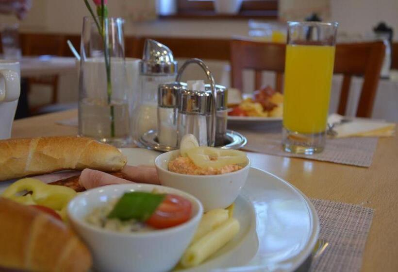 V62 Studio Apartments  In The Downtown