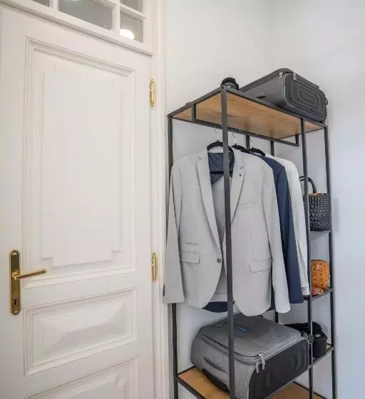 V62 Studio Apartments  In The Downtown