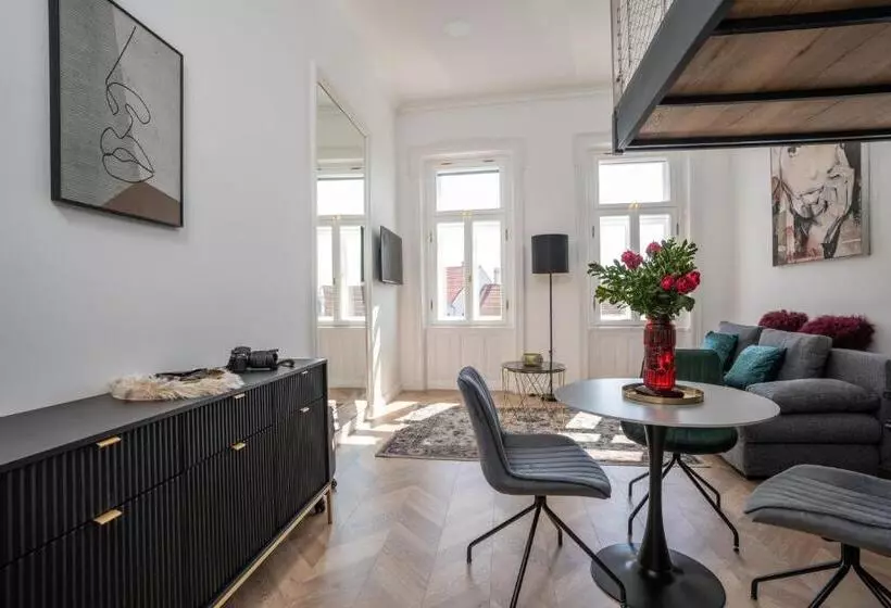 V62 Studio Apartments  In The Downtown
