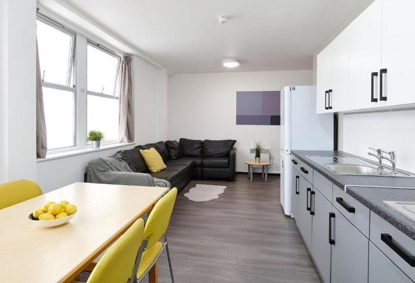 호스텔 For Students Only Trendy Non Ensuite Rooms At Northernhay House In Exeter