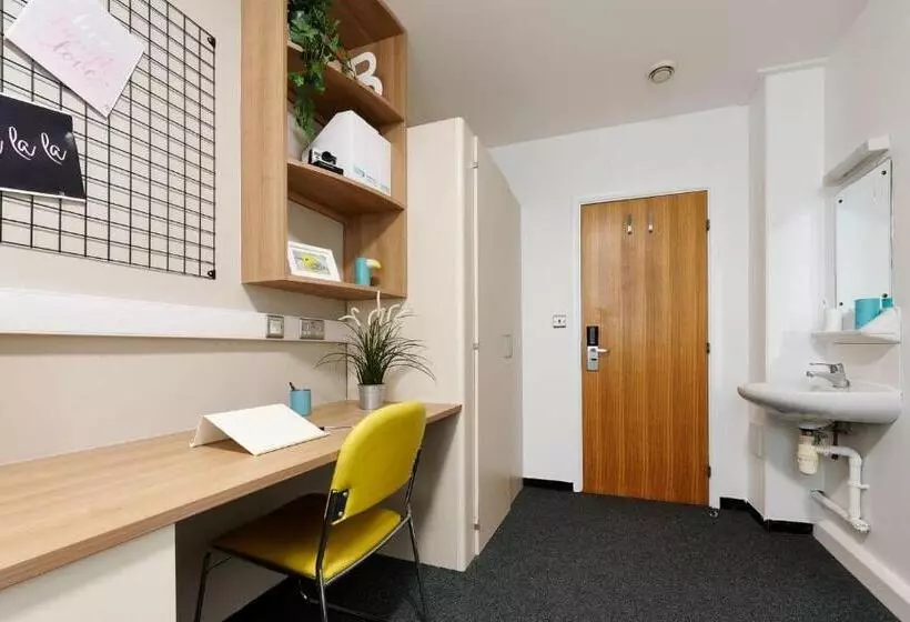 ユースホステル For Students Only Trendy Non Ensuite Rooms At Northernhay House In Exeter