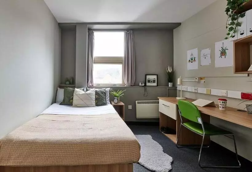ユースホステル For Students Only Trendy Non Ensuite Rooms At Northernhay House In Exeter