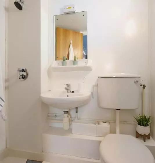 ユースホステル For Students Only Trendy Non Ensuite Rooms At Northernhay House In Exeter