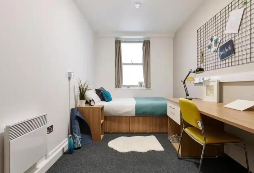 호스텔 For Students Only Trendy Non Ensuite Rooms At Northernhay House In Exeter
